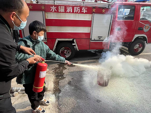 市beat365官网下载_365betribo88_农村365今日头条主页中心联合“支部联支部”共和里社区开展“全市安全日”活动